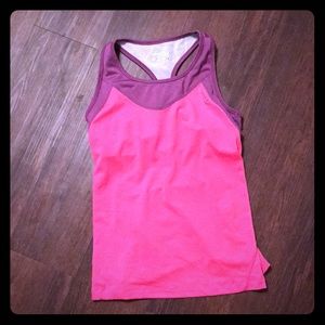 Saucony workout top
